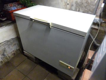 werkende vrieskist Siemens 112 breed 61 diep 84 cm hoog beschikbaar voor biedingen