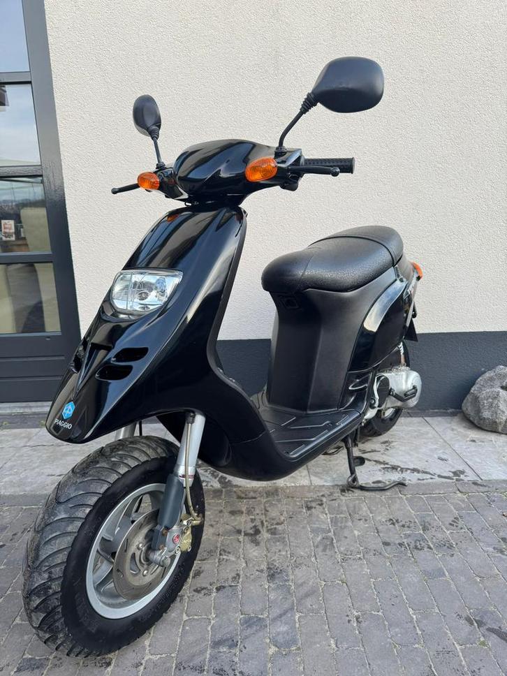 Piaggio Typhoon 50cc 2 takt 2002 Glans zwart NIEUWSTAAT, Fietsen en Brommers, Scooters | Peugeot, Zo goed als nieuw, Overige modellen