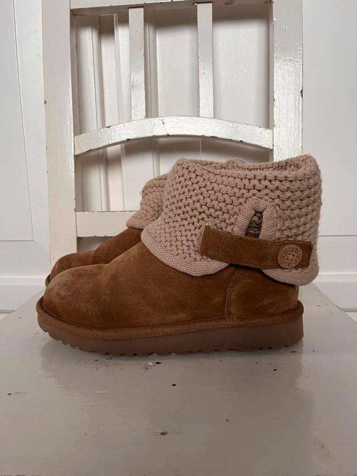 UGG Shania chestnut maat 33 in goede staat, Kleding | Dames, Schoenen, Zo goed als nieuw, Lage of Enkellaarzen, Bruin, Ophalen of Verzenden