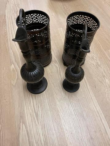Set van 2 metalen kandelaars beschikbaar voor biedingen