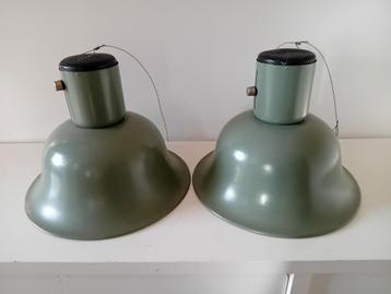 2 oude groene lampenkappen, hanglamp, eettafel  beschikbaar voor biedingen