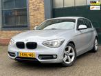 BMW 1-serie 114i EDE Business Sport | Cruise + Airco Nu €6, Te koop, Zilver of Grijs, Benzine, Hatchback