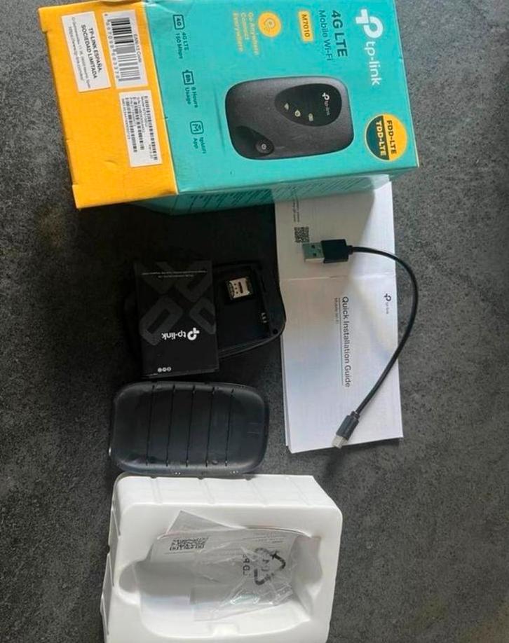 TP-LINK M7010 V1 Mobiele 4G LTE Router - Compleet!, Computers en Software, Routers en Modems, Zo goed als nieuw, Router met modem