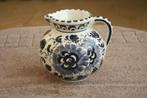 Antieke DELFT klein schenkkan afbeelding van bloemen, Ophalen of Verzenden