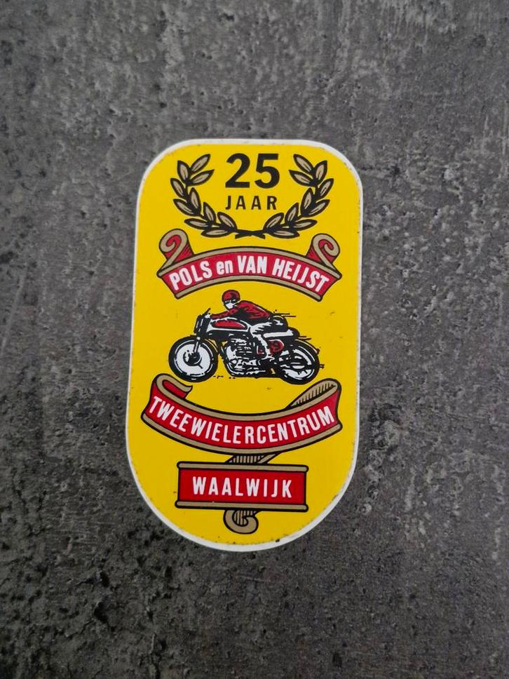 3859 Pol en van Heijst - 25 Jaar - Waalwijk Sticker, Verzamelen, Stickers, Gebruikt, Ophalen of Verzenden