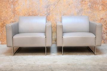 ZGAN! 2 taupekleurige leren Artifort Mare design fauteuils beschikbaar voor biedingen