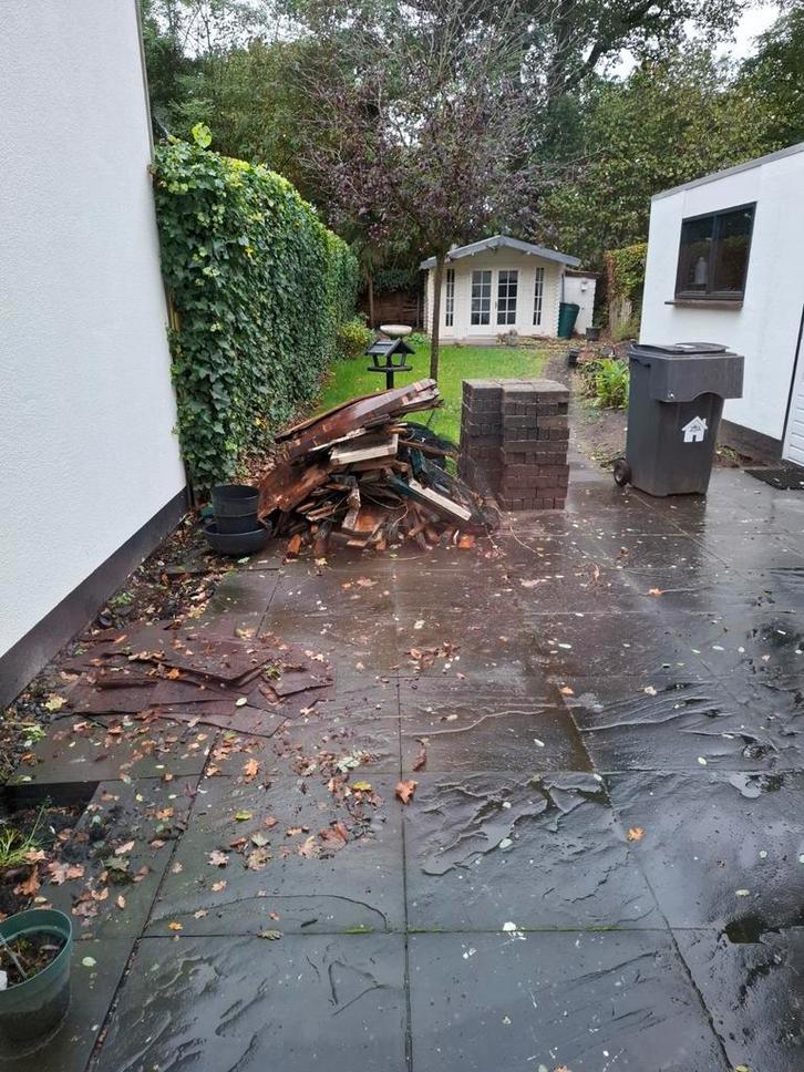 Gratis Hout & Klinkers - Oud Kippenhok, Tuin en Terras, Palen, Balken en Planken, Ophalen of Verzenden