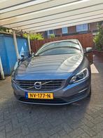 Nog 1 week Volvo V60 T2 122pk Geartronic 2017 Grijs, 1498 cc, 4 cilinders, 122 pk, Origineel Nederlands