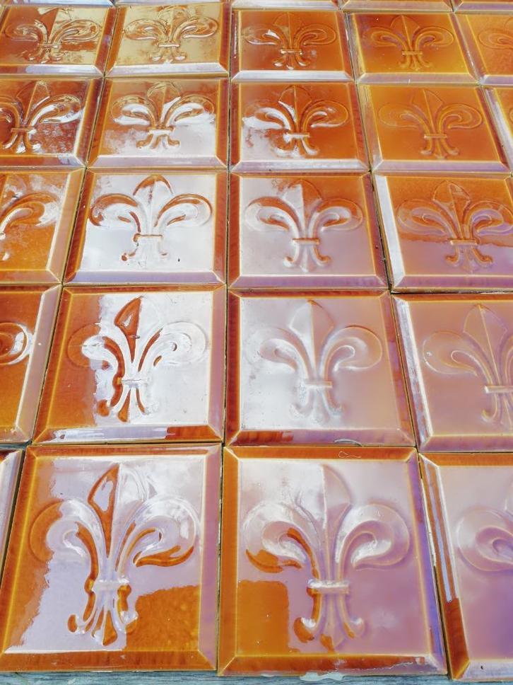 50st Prachtige art nouveau wandtegels opgelegde Franse lelie, Antiek en Kunst, Antiek | Wandborden en Tegels, Ophalen