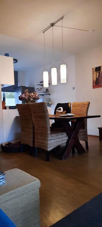 Tafel  beschikbaar voor biedingen