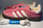 Adidas Gazelle Roze Suède - Nieuw!, Kleding | Dames, Schoenen, Ophalen of Verzenden, Nieuw, Roze, Sneakers of Gympen