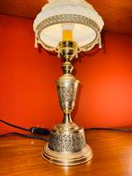 Antieke tafellamp met melkglazen kap, Ophalen