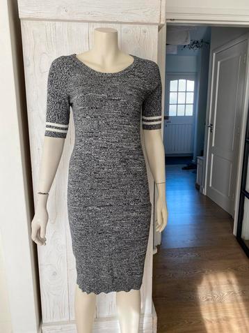 Grijze jurk Dept maat s beschikbaar voor biedingen