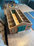 Houten stal met schleich paarden en equitality set, Ophalen, Gebruikt