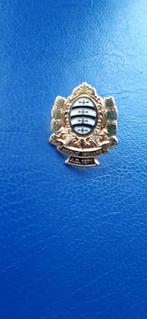 Speldje Socjeta Filarmonika Nicolo Isouard Mosta (Malta), Verzamelen, Speldjes, Pins en Buttons, Verzenden, Zo goed als nieuw