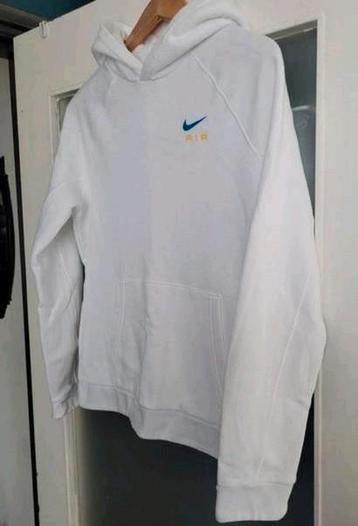 Nike hoody wit maat 158-170 cm

kindermaat xl

zgan
 beschikbaar voor biedingen