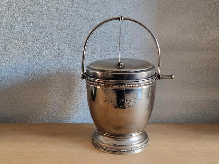 The Plaza Hotel New York Champagne koeler (Home Alone 2), Verzamelen, Film en Tv, Gebruikt, Film, Gebruiksvoorwerp, Ophalen of Verzenden