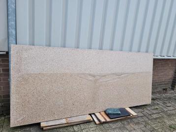 Nieuwe granieten plaat - facet geslepen beschikbaar voor biedingen