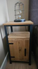 Handgemaakt industrieel nachtkastjes + industriele Lamp, Huis en Inrichting, Ophalen, Minder dan 45 cm, Zo goed als nieuw, 70 cm of meer