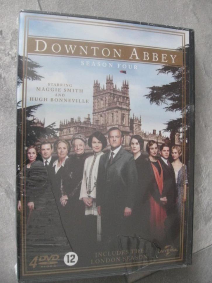 DOWNTON ABBEY - COMPLETE SEIZOEN 4 in een 4-DVD BOX, Cd's en Dvd's, Dvd's | Drama, Zo goed als nieuw, Boxset, Vanaf 12 jaar, Ophalen