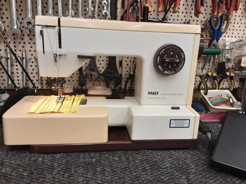 STERKE PFAFF SYNCHROMATIC 1215 NAAIMACHINE, Hobby en Vrije tijd, Naaimachines en Toebehoren, Gebruikt, Pfaff, Ophalen of Verzenden