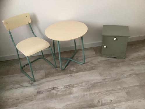 Brocante Slaapkamerset: Tafel, Stoel + Kastje in Lindegroen, Antiek en Kunst, Curiosa en Brocante, Ophalen