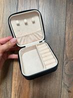Zwarte klein sieraden opberg boks / doos., Ophalen of Verzenden, Zo goed als nieuw, Zwart, Hardcase