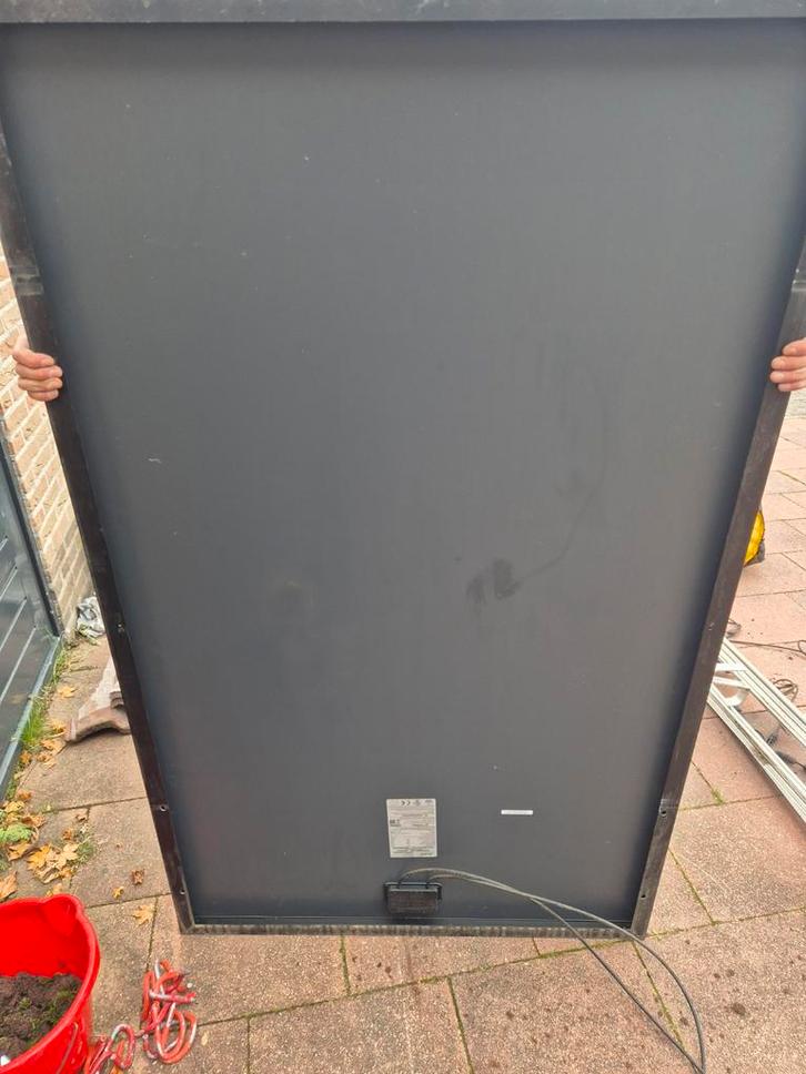8 Zonnepanelen + Omvormer + Bevestiging, Doe-het-zelf en Verbouw, Zonnepanelen en Toebehoren, Gebruikt, Compleet systeem, 200 wattpiek of meer
