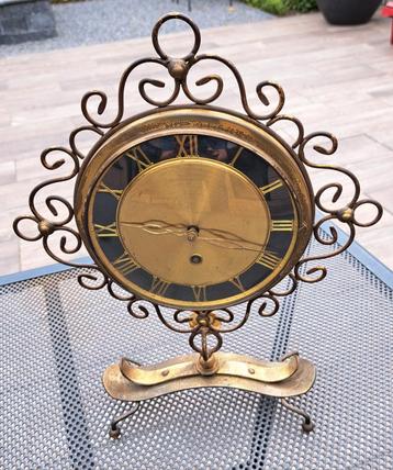 Tafelklok met Metalen Frame beschikbaar voor biedingen