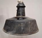 Antieke Emaille Hanglamp met Porseleinen Fitting, Huis en Inrichting, Lampen | Hanglampen, Gebruikt, Ophalen of Verzenden, Metaal