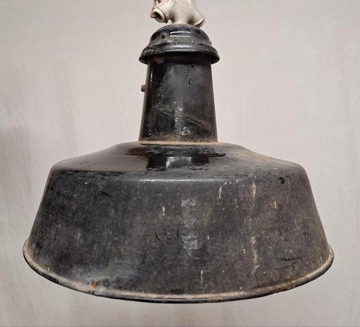 Antieke Emaille Hanglamp met Porseleinen Fitting, Huis en Inrichting, Lampen | Hanglampen, Gebruikt, Minder dan 50 cm, Metaal