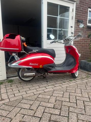 Scooter blauw kenteken beschikbaar voor biedingen