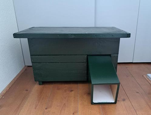 Egel voederhuis in de kleuren zwart en bosgroen., Dieren en Toebehoren, Knaagdieren en Konijnen | Toebehoren, Zo goed als nieuw