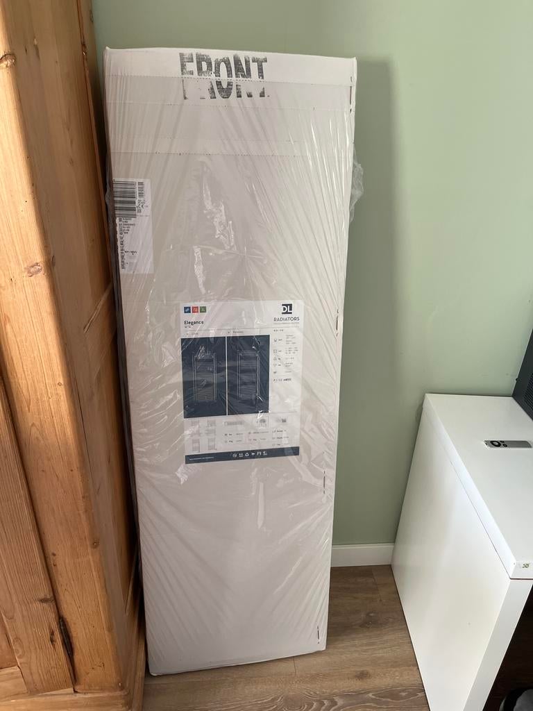 DL Radiator Elegance 700W - Nieuw in verpakking, Ophalen, 30 tot 80 cm, 500 tot 800 watt, Radiator