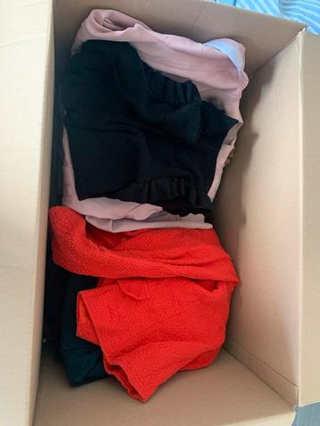 Kleding Box S/M/L beschikbaar voor biedingen