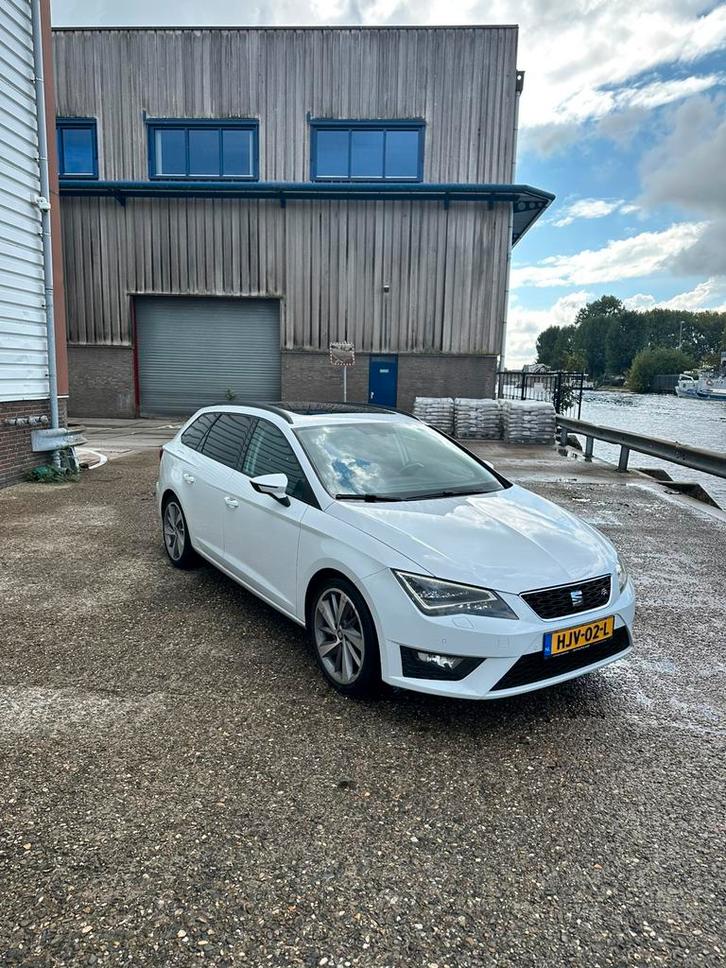 Seat Leon 1.4 TSI ACT 150pk Dsg-7 2016 Wit, Auto's, Seat, Particulier, Leon, ABS, Achteruitrijcamera, Airbags, Airconditioning