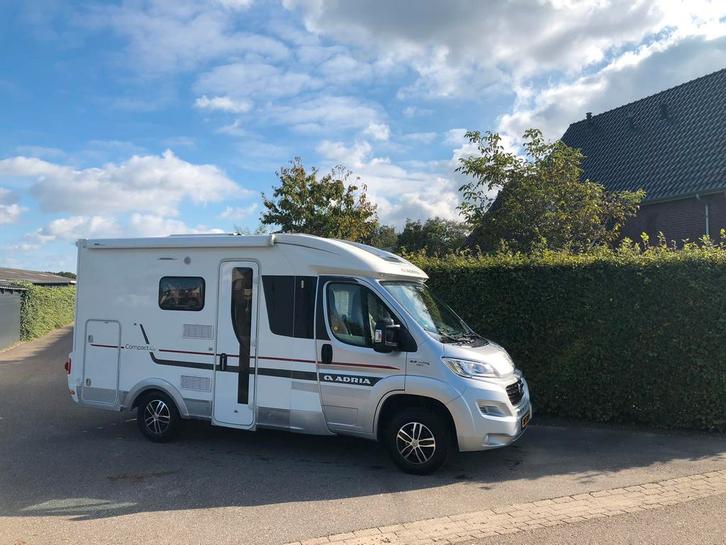 Adria Compact SLS 5.99 Enkele bedden SLIDE OUT Bj 12-2017, Caravans en Kamperen, Campers, Particulier, tot en met 3, Half-integraal