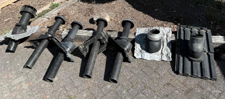 Diverse dakdoorvoer pannen (vlakke mulden), Doe-het-zelf en Verbouw, Buizen en Afvoer, Gebruikt, Overige typen, Pvc, Minder dan 2 meter