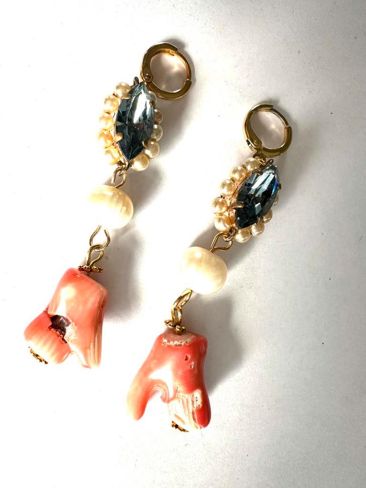 Vintage oorbellen koraal parel en ornament, Sieraden, Tassen en Uiterlijk, Oorbellen, Zo goed als nieuw, Hangers, Overige materialen