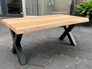 Moderne handgemaakte blank massief eiken salontafel beschikbaar voor biedingen