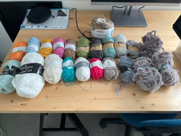 Diverse garens scheepjes, yarn & colors, by claire beschikbaar voor biedingen