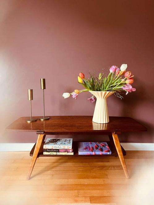 Zeer mooie vintage salontafel, Huis en Inrichting, Tafels | Sidetables, Zo goed als nieuw, 25 tot 50 cm, 100 tot 150 cm, Rechthoekig