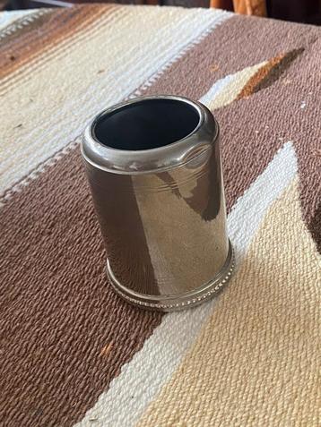 Vintage tinnen Beker/Vaasje beschikbaar voor biedingen