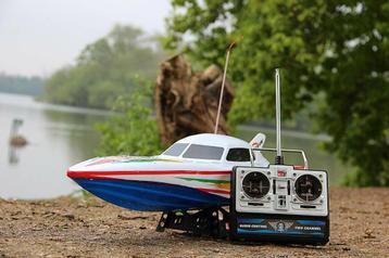 Razendsnelle Racing Boat RS7000 Met Elektronische Storing    beschikbaar voor biedingen