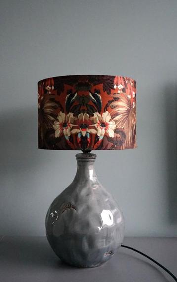 Grijze aardewerk voet met velours kap - H 50cm beschikbaar voor biedingen
