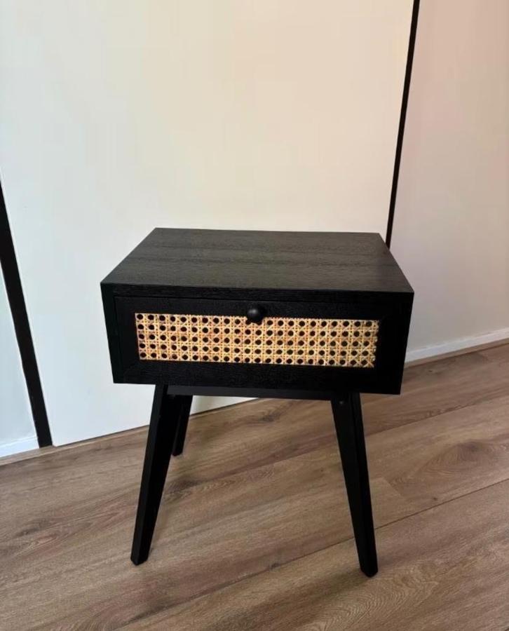 Webbing nachtkastje, Huis en Inrichting, Slaapkamer | Nachtkastjes, Zo goed als nieuw, Minder dan 55 cm, Minder dan 45 cm, Hout