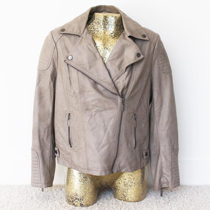 Super Leuke Wallis Petite Jas (Maat 18/46) € 25,-, Kleding | Dames, Jassen | Zomer, Zo goed als nieuw, Maat 46/48 (XL) of groter