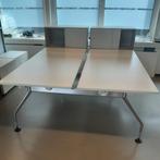 Vitra dubbelzijdig design bureau met 2 schuifdeurkastjes op=, Huis en Inrichting, Bureaus, Vitra, In hoogte verstelbaar, Ophalen of Verzenden