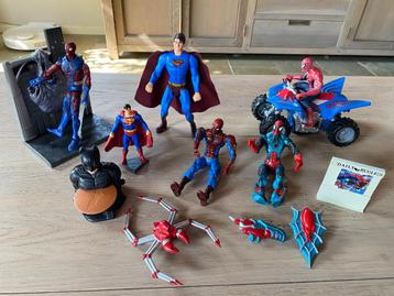Verzameling actiefiguren oa superman spiderman beschikbaar voor biedingen