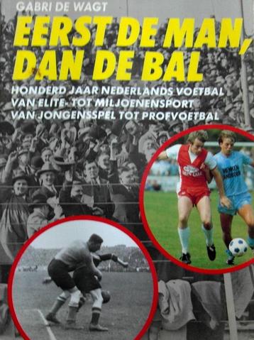 Eerst de man, dan de bal. Honderd jaar Nederlands voetbal beschikbaar voor biedingen